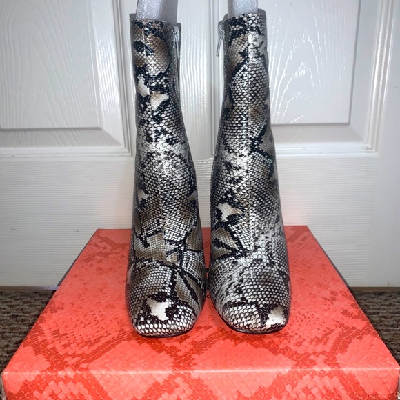 NEVER BEEN WORN Nude Snake Skin Heeled Booties - Picture 3 of 7